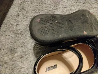 Zapatillas niña charol lazo