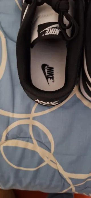 Sapatilhas Nike Pretas e Brancas