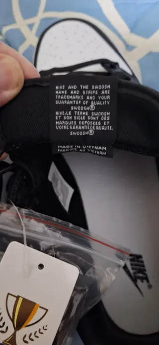 Sapatilhas Nike Pretas e Brancas