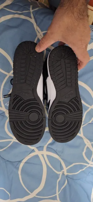 Sapatilhas Nike Pretas e Brancas