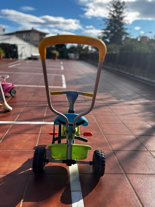 Triciclo infantil Smoby con manillar