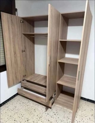 Sofá canapé colchón armario mesas con sillas