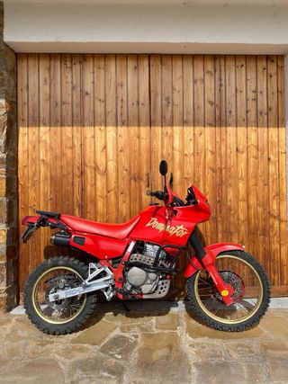 Honda NX 650 Dominator Roja