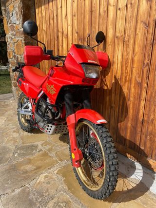 Honda NX 650 Dominator Roja