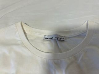 Camiseta blanca sin mangas con fruncido
