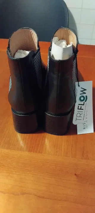 Botín de piel negro nuevo