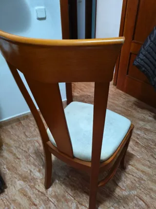 Lote de 4 sillas de madera y tela