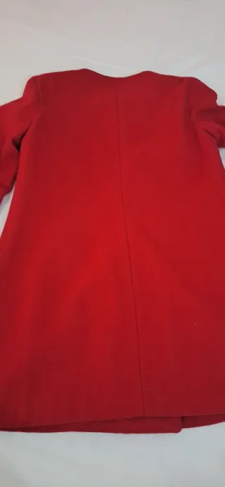 Abrigo rojo doble botonadura