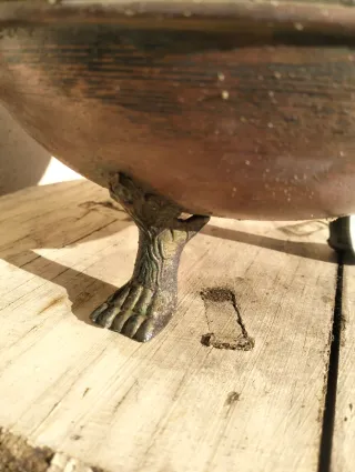 Jarrón cobre y metal con asas decorativas