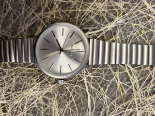 Relógio Skyline Prata e Branco