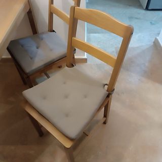 Mesa de comedor y 4 sillas