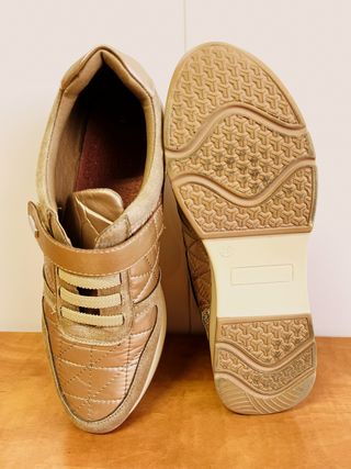 Zapatos de señora con velcro color beige