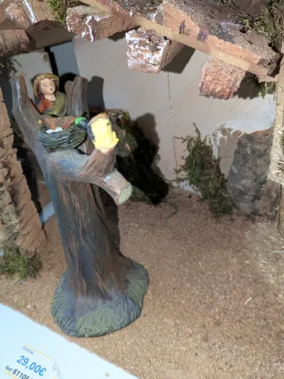 Belén con figuras y nido