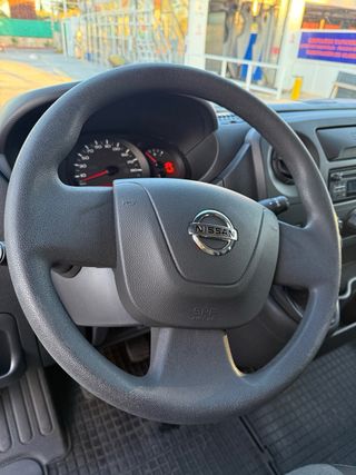Nissan NV400 2020