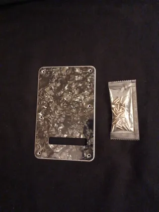 Golpeador, tapa y tornillos guitarra NEGRO PERLA.