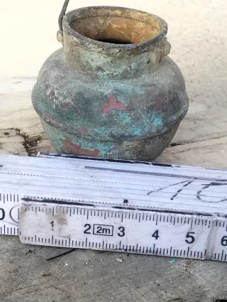 Antiguo calderito de cobre