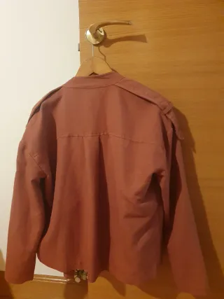 Gabardina corta abierta rosa talla única