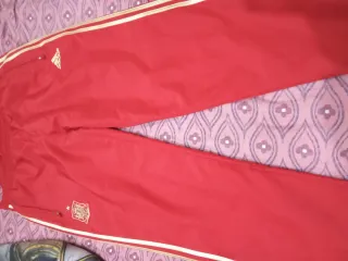 Chándal Adidas Rojo y Dorado