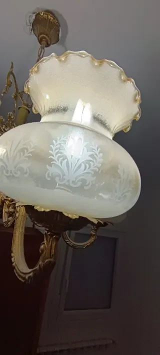 Lámpara antigua de cristal y metal