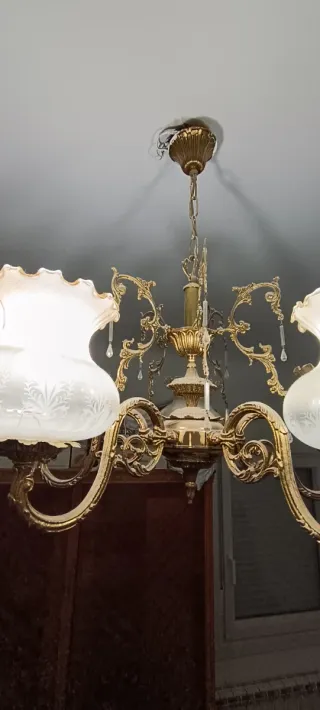 Lámpara antigua de cristal y metal