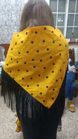 Falda flamenca y mantoncillo lunares