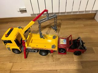 Camión grúa Bruder TGA con todoterreno