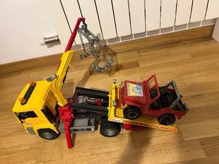 Camión grúa Bruder TGA con todoterreno