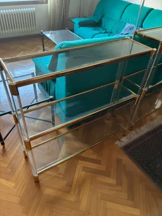 Estantería cristal y metal dorado