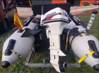 Embarcación neumática tipo Zodiac