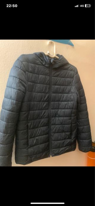 Plumas negro con capucha