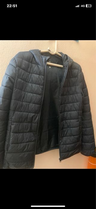 Plumas negro con capucha