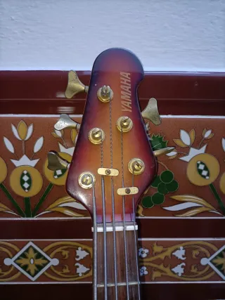 Bajo Yamaha 5 cuerdas
