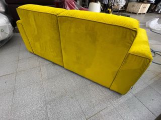 Sofá amarillo 2 plazas