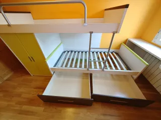 Litera Lasan decoración con armario y cajones