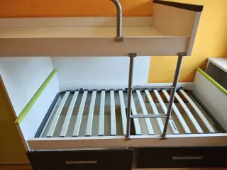 Litera Lasan decoración con armario y cajones