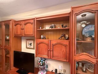 Mueble de salón completo con vitrinas