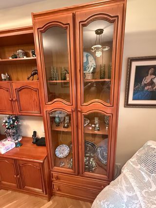 Mueble de salón completo con vitrinas