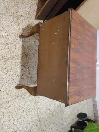 Mesita de noche de madera