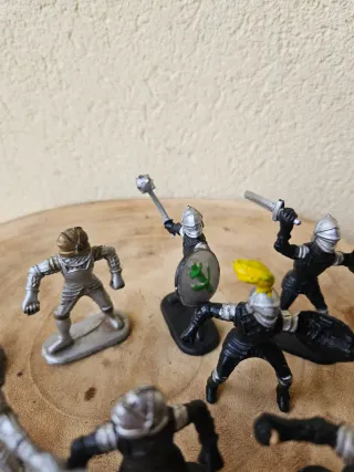 Conjunto 10 Figuras Caballeros Medievales