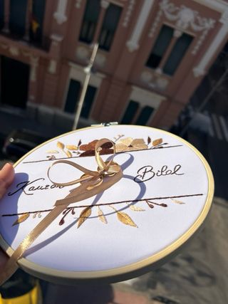 Marco bordado para anillos de boda