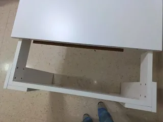 Mesa de comedor blanca de madera