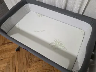 Cuna colecho Chicco Next2Me gris