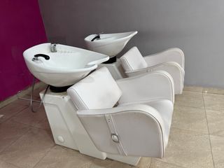 2 lavacabezas y 3 sillas