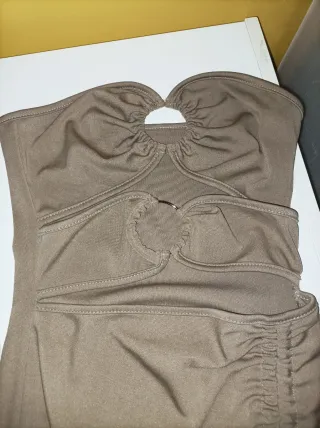 Vestido Salantia Talla S Beige. SÓLO ENVÍOS