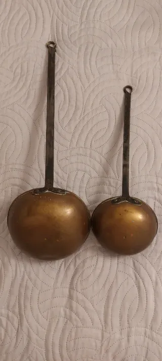 Cazos antiguos de latón, set de 2