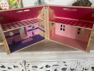 Casa de juguete de madera