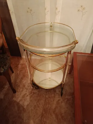 Camerino de cristal y metal dorado