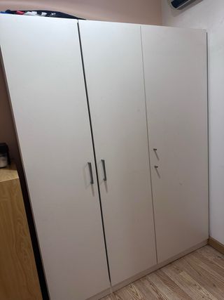 Armario blanco Ikea 3 puertas