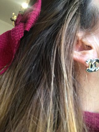 Brincos CC Preto Dourado