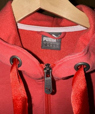 Casaco Puma Rosa com Detalhes Vermelhos